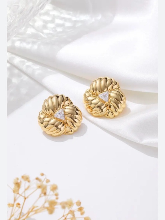 Classic Jewelry - 1803*Classic Vintage Gold Plated Knot Stud Earrings W/Triangle Crystal